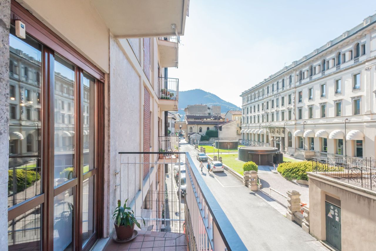 Квартира у озера Комо, Италия, 160 м² - фото 11