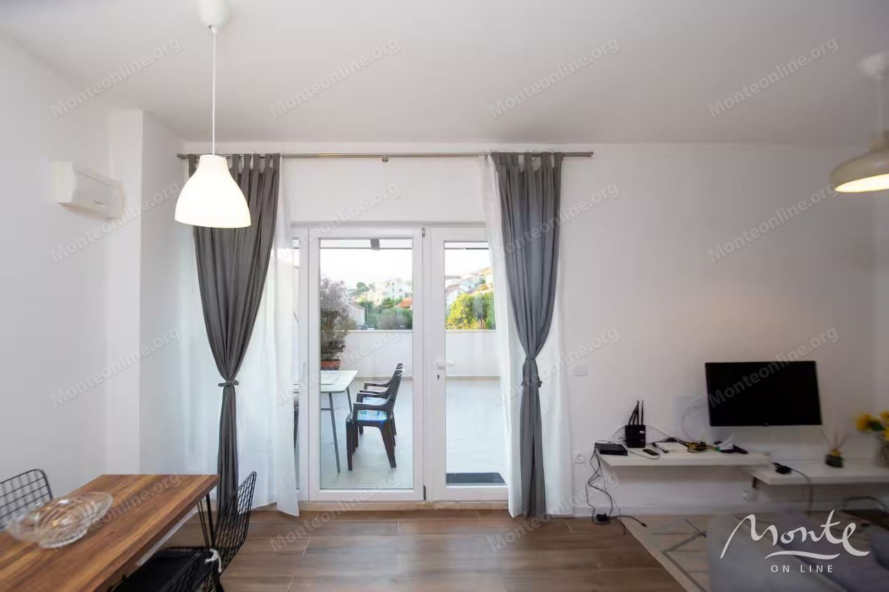 Апартаменты в Тивате, Черногория, 62 м² - фото 2