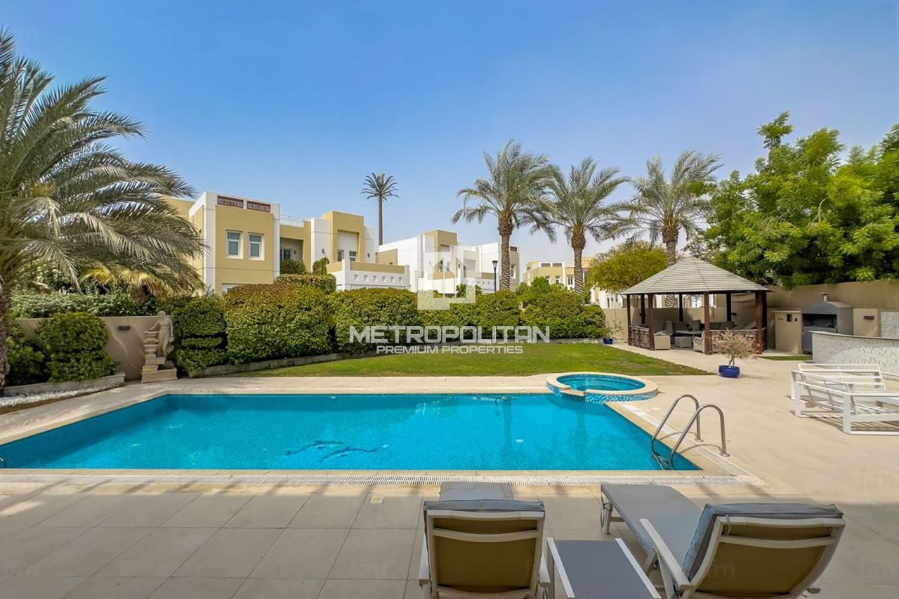 Вилла в Дубае, ОАЭ, 978 м² - фото 1