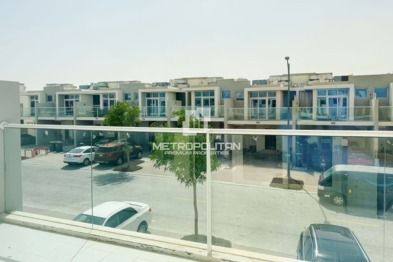 Таунхаус в Дубае, ОАЭ, 155 м² - фото 1