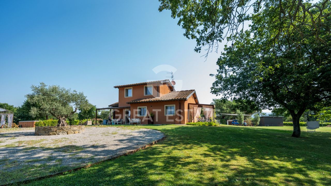 Дом в Кортоне, Италия, 237.2 м² - фото 1