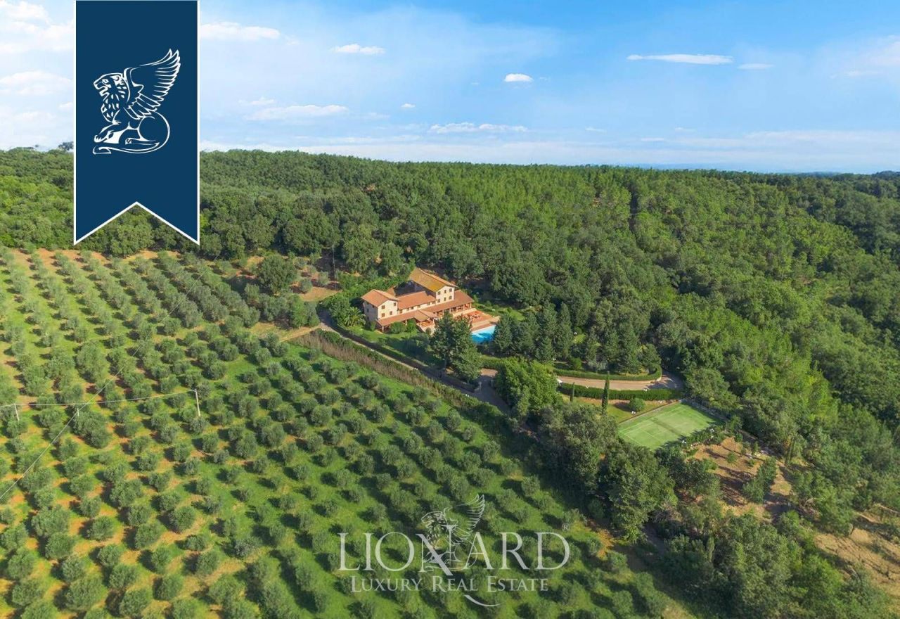 Дом в Масса-Мариттиме, Италия, 1 370 м² - фото 1