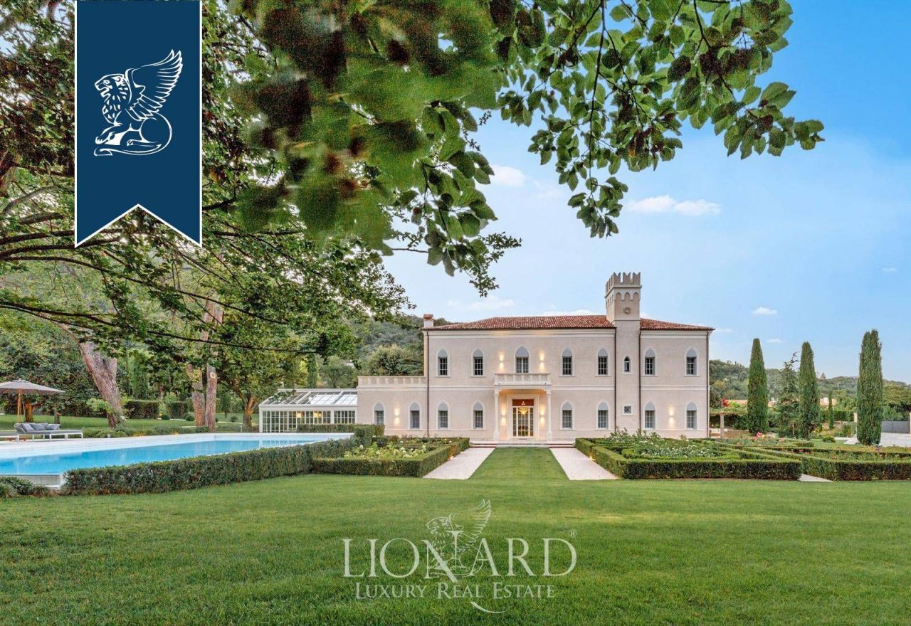 Вилла в Падуе, Италия, 1 346 м² - фото 1