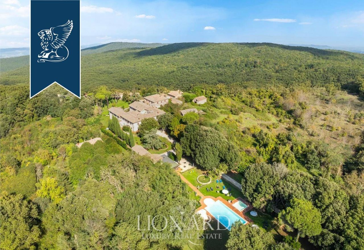 Вилла в Сиене, Италия, 1 513 м² - фото 1