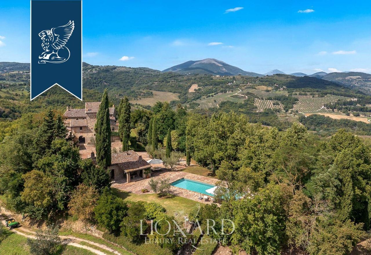 Вилла в Перудже, Италия, 1 400 м² - фото 1