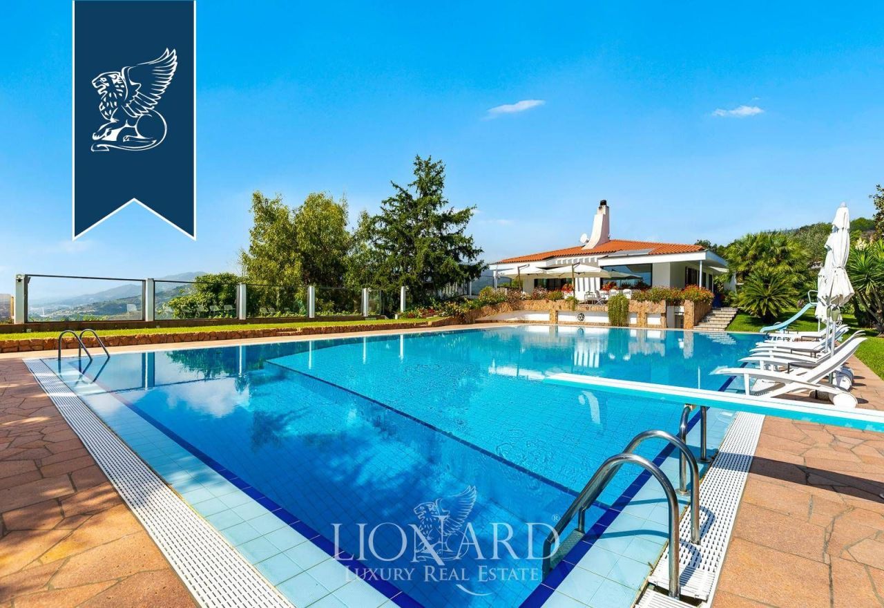 Вилла в Сан-Ремо, Италия, 700 м² - фото 2