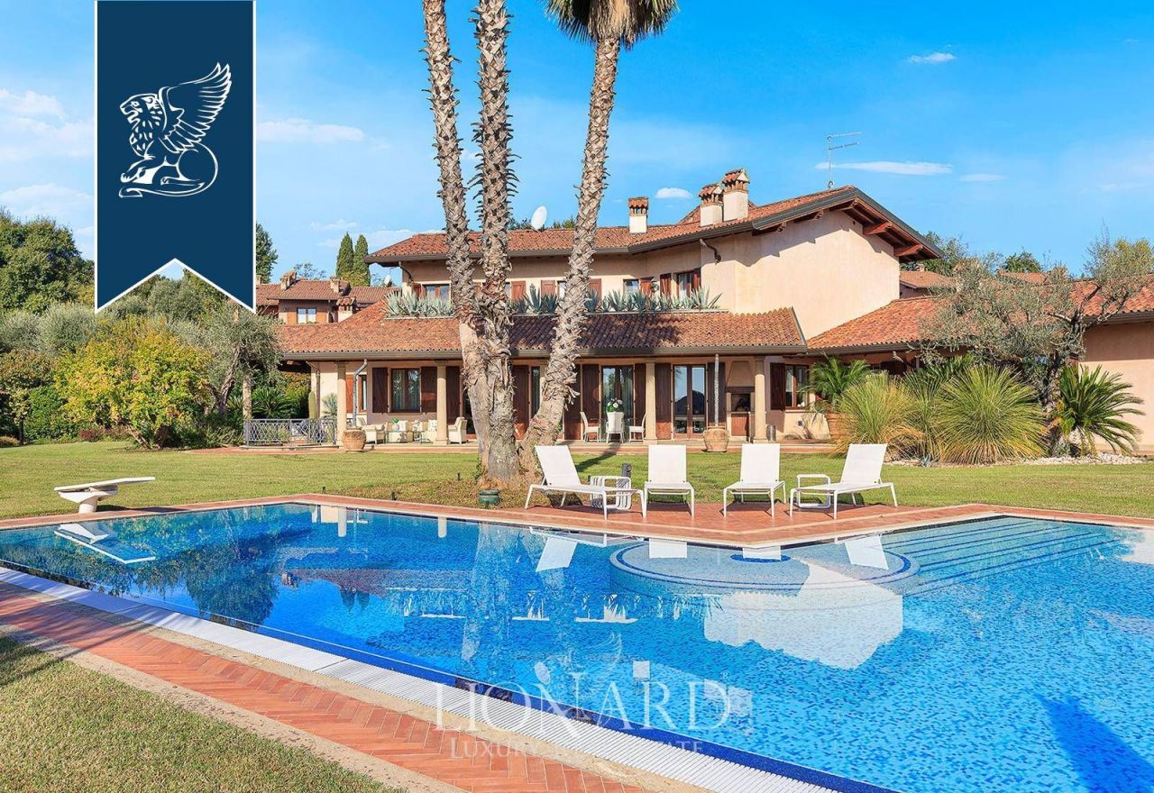 Вилла в Паденге-суль-Гарде, Италия, 900 м² - фото 2