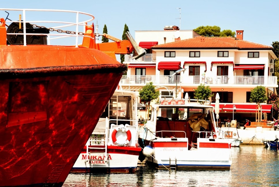 Отель, гостиница Omišalj, Хорватия, 627 м² - фото 1