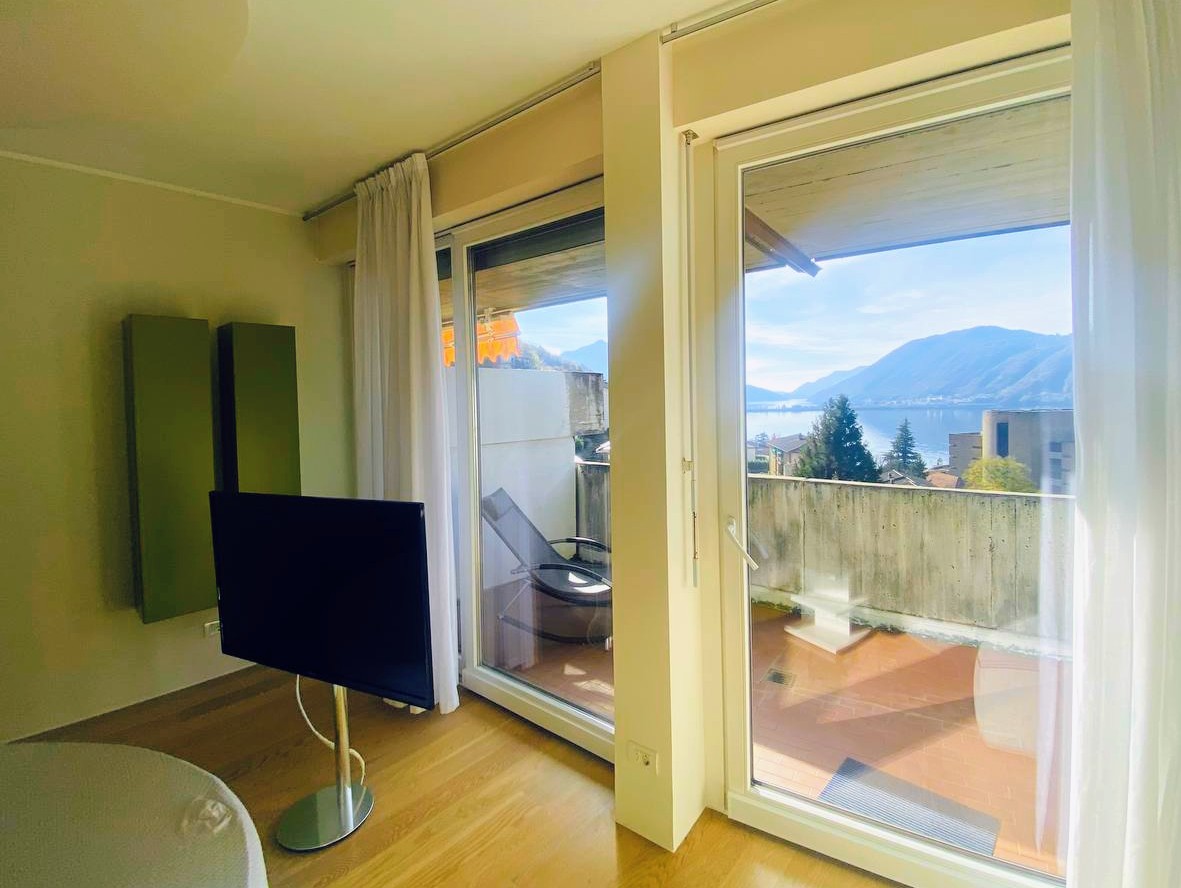 Квартира в Кампионе-д'Италия, Италия, 58 м² - фото 9