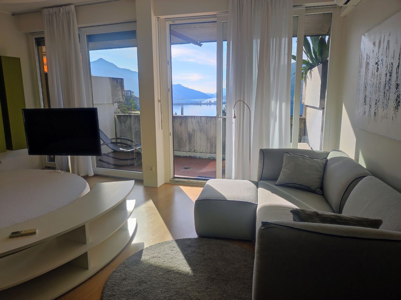 Квартира в Кампионе-д'Италия, Италия, 58 м² - фото 8