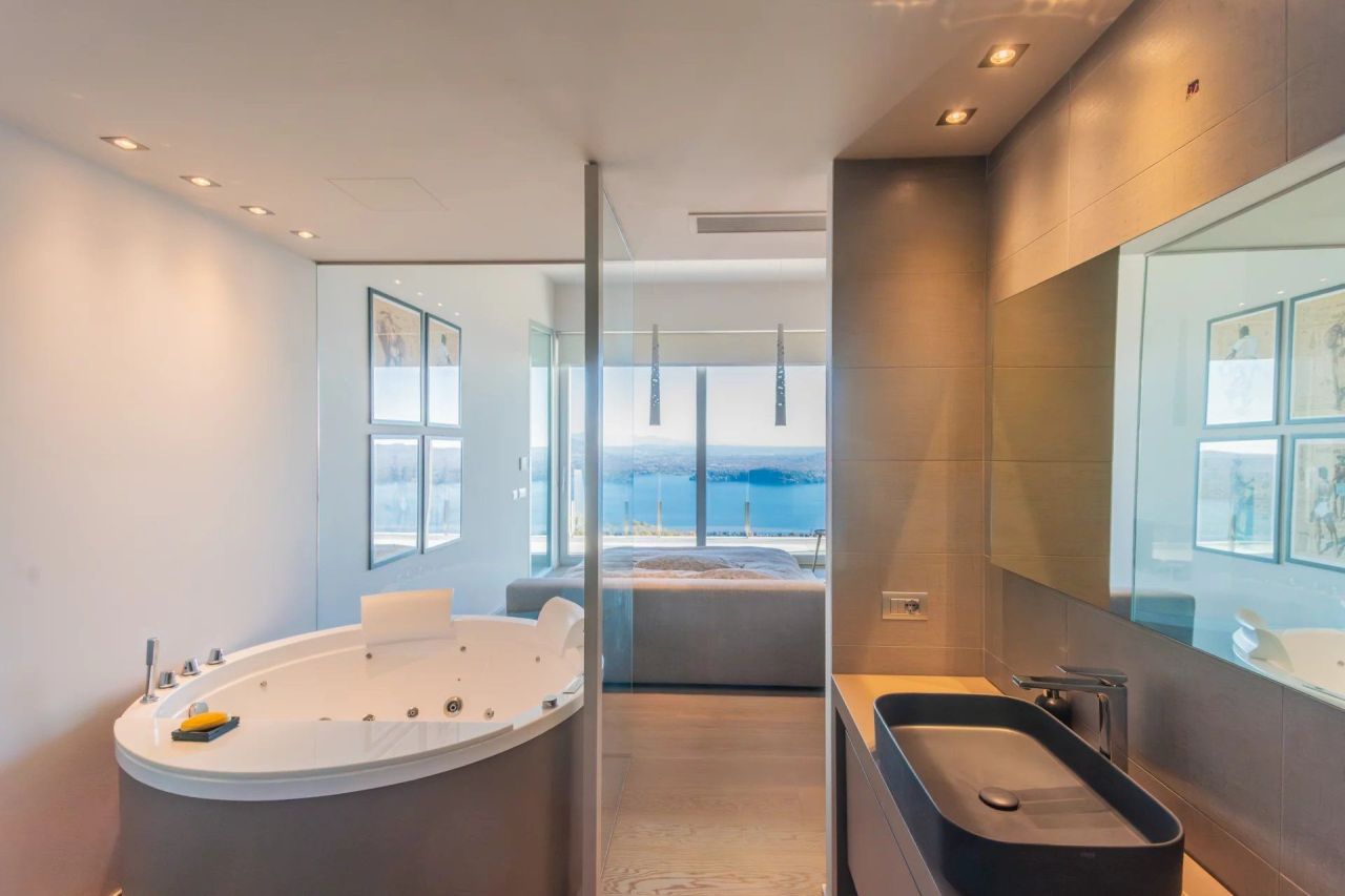 Вилла в Массино-Висконти, Италия, 360 м² - фото 8