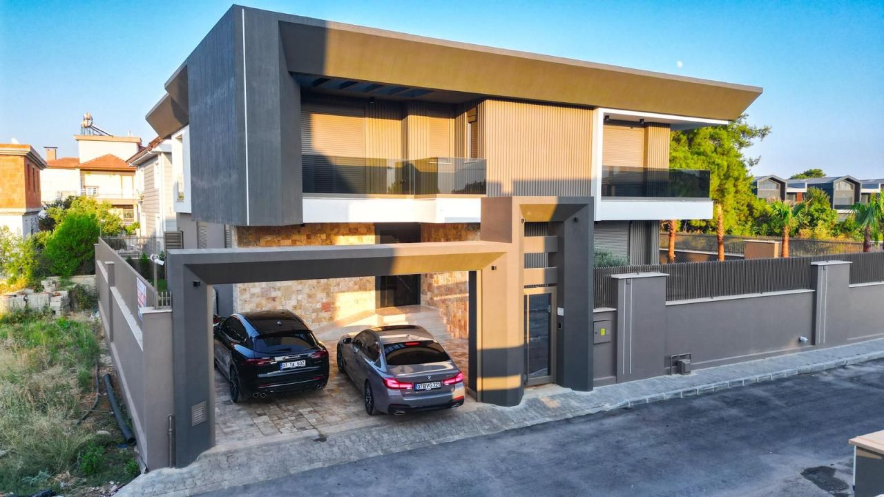 Вилла в Анталии, Турция, 743 м² - фото 2