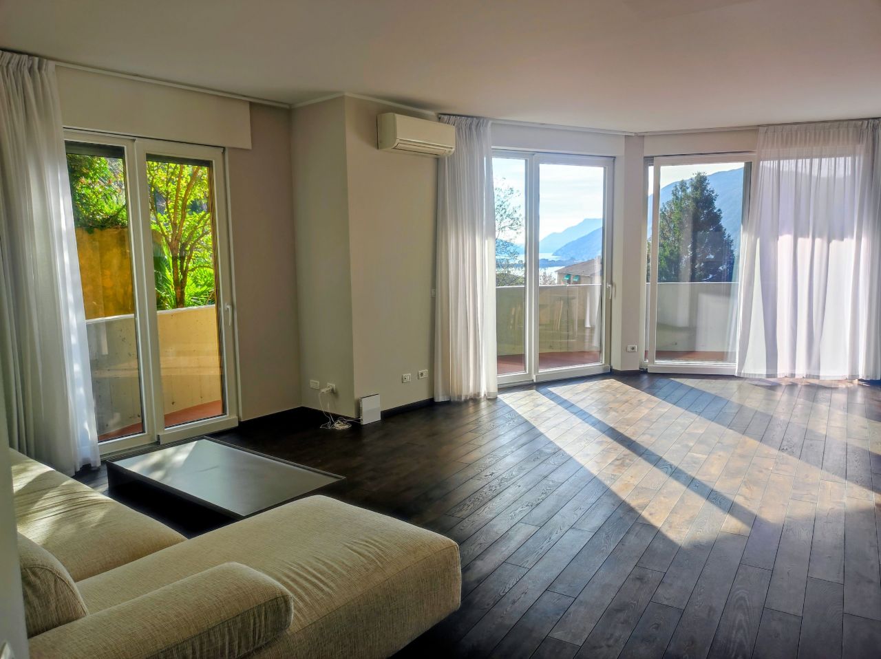 Квартира в Кампионе-д'Италия, Италия, 149 м² - фото 2