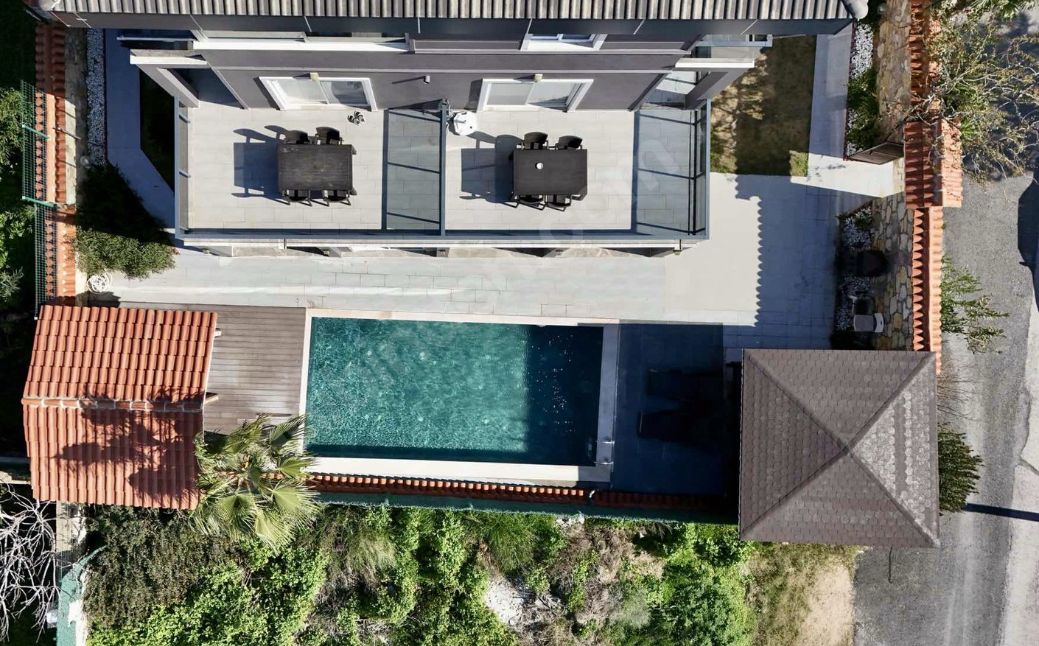 Вилла в Чешме, Турция, 700 м² - фото 1