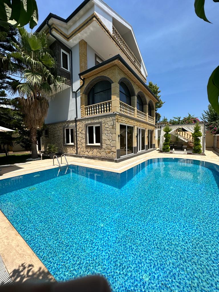 Вилла в Кемере, Турция, 400 м² - фото 1