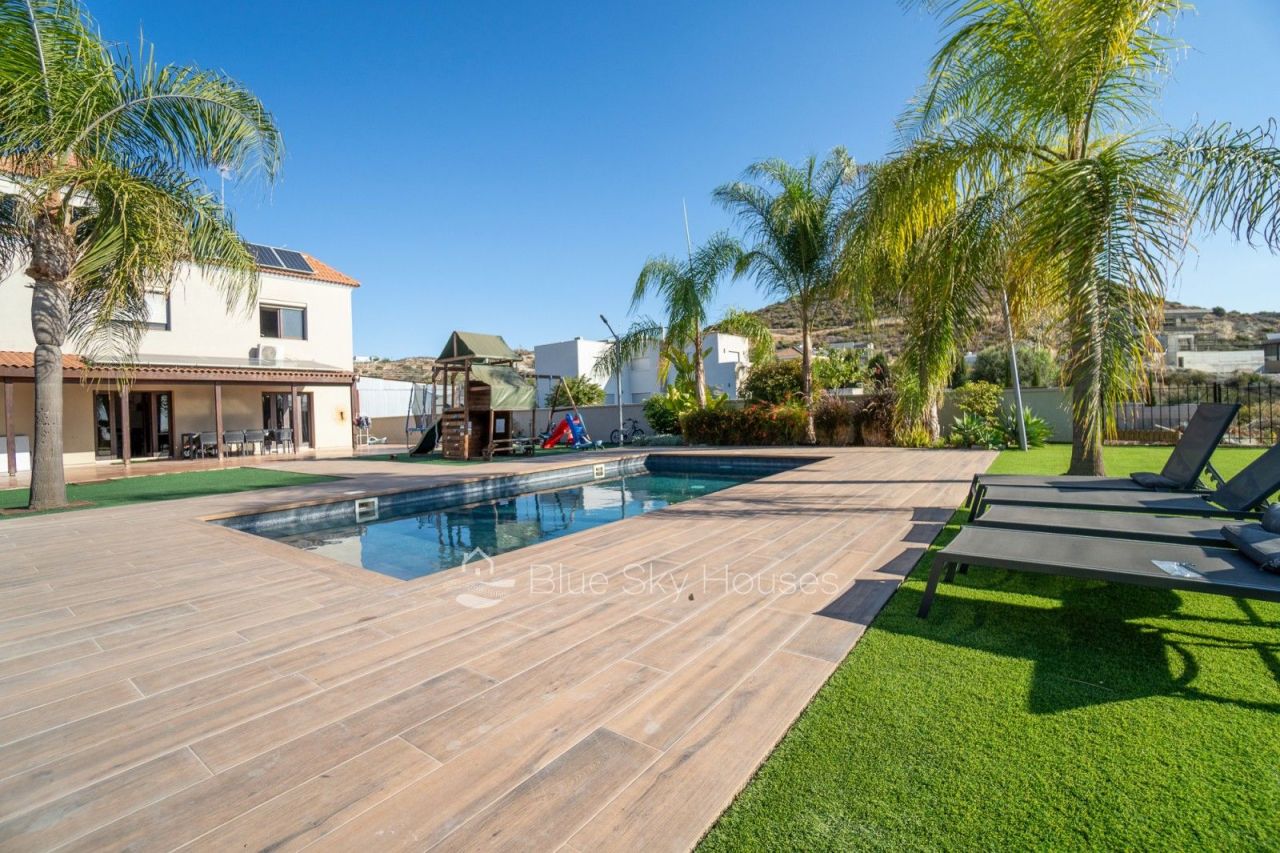 Вилла в Лимасоле, Кипр, 350 м² - фото 1