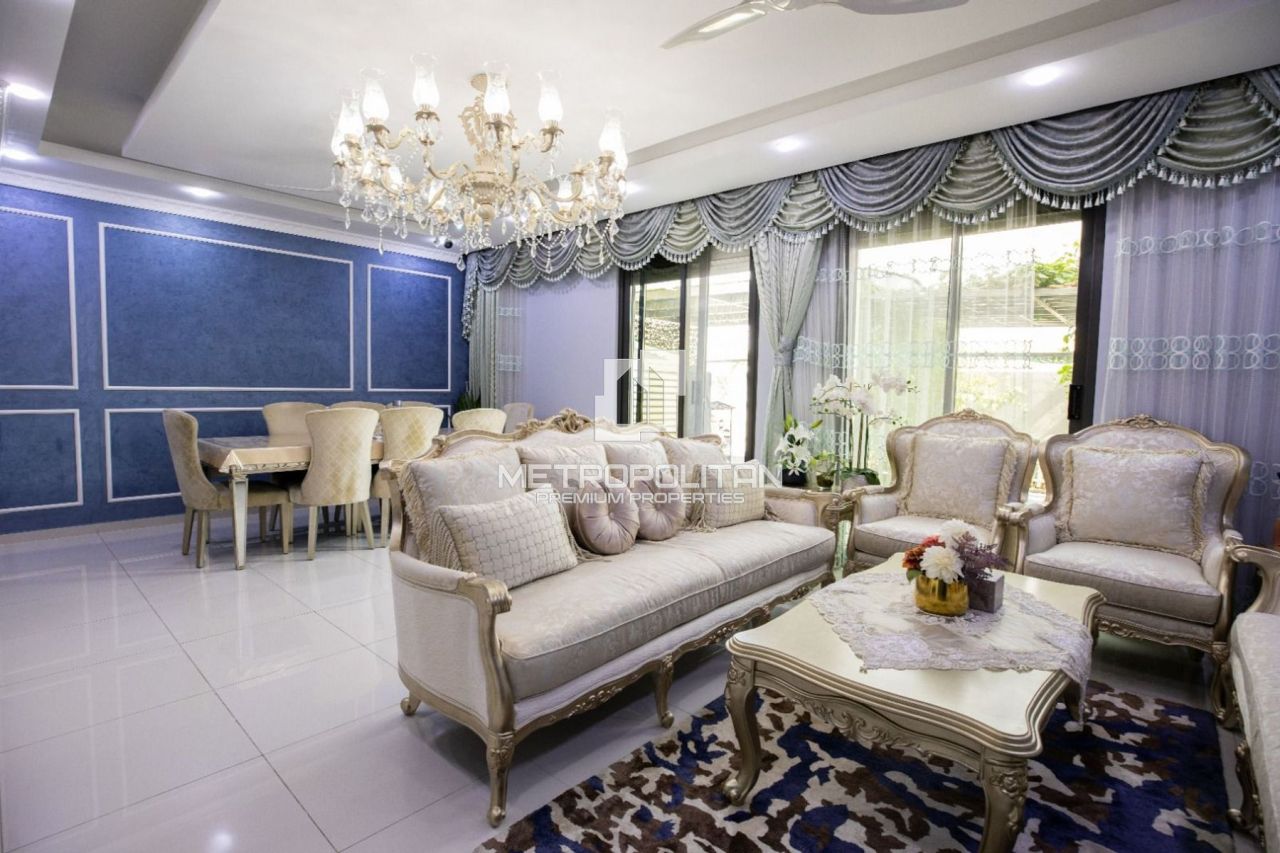 Таунхаус в Дубае, ОАЭ, 234 м² - фото 1