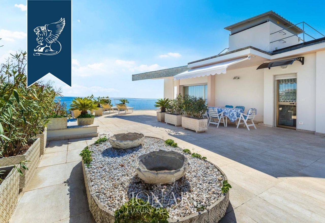 Апартаменты в Сан-Ремо, Италия, 155 м² - фото 1