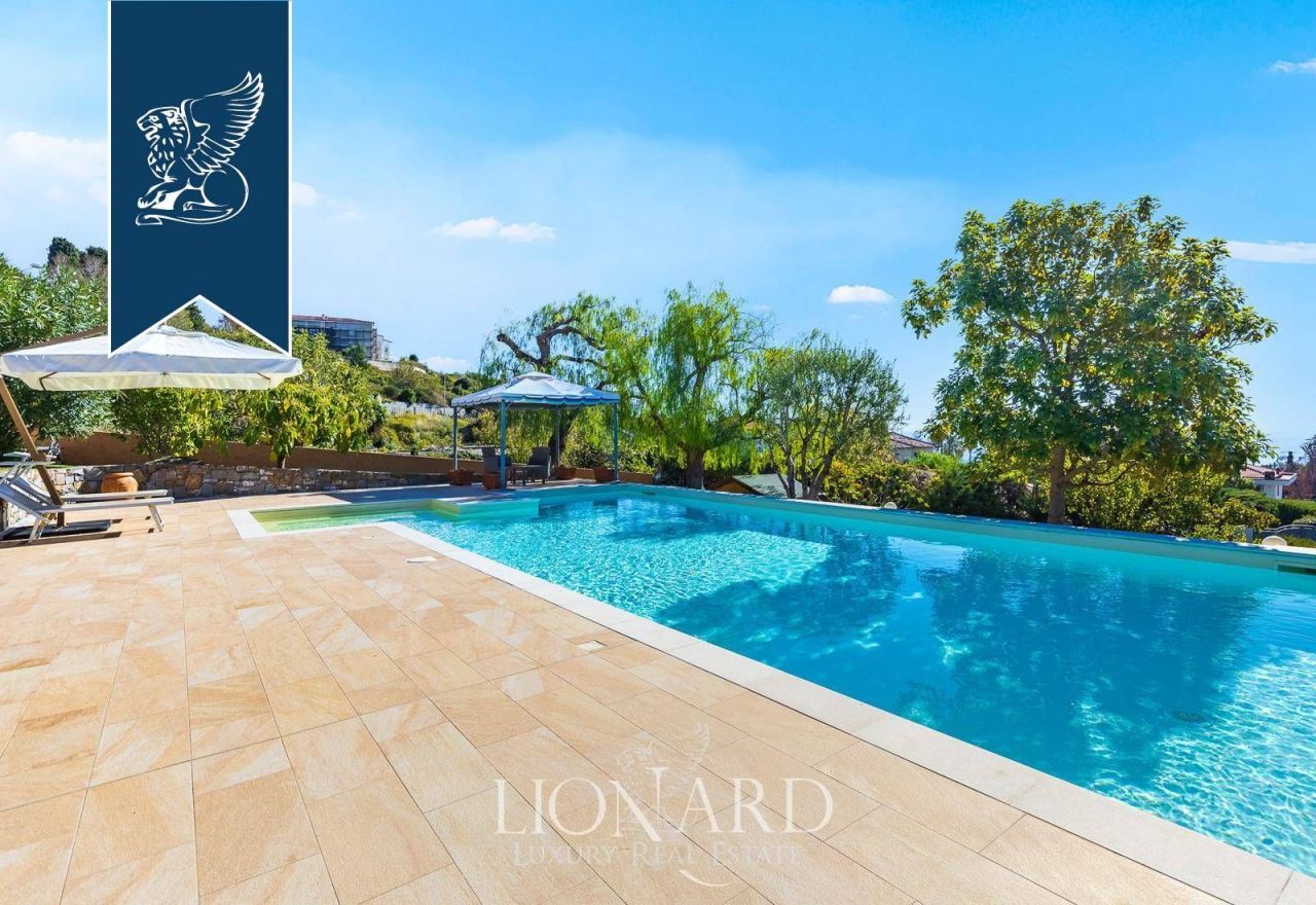 Вилла в Сан-Ремо, Италия, 480 м² - фото 2