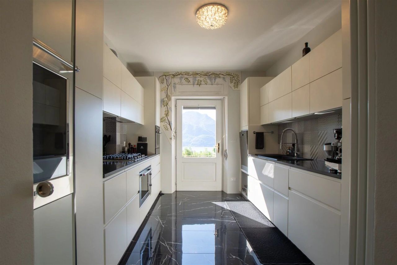 Вилла в Вербании, Италия, 325 м² - фото 12