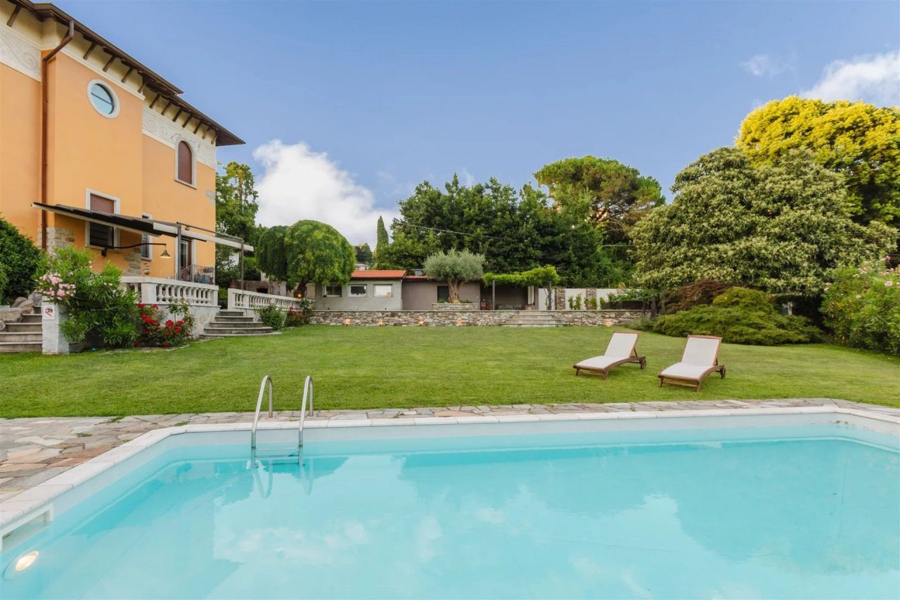 Вилла в Вербании, Италия, 325 м² - фото 2