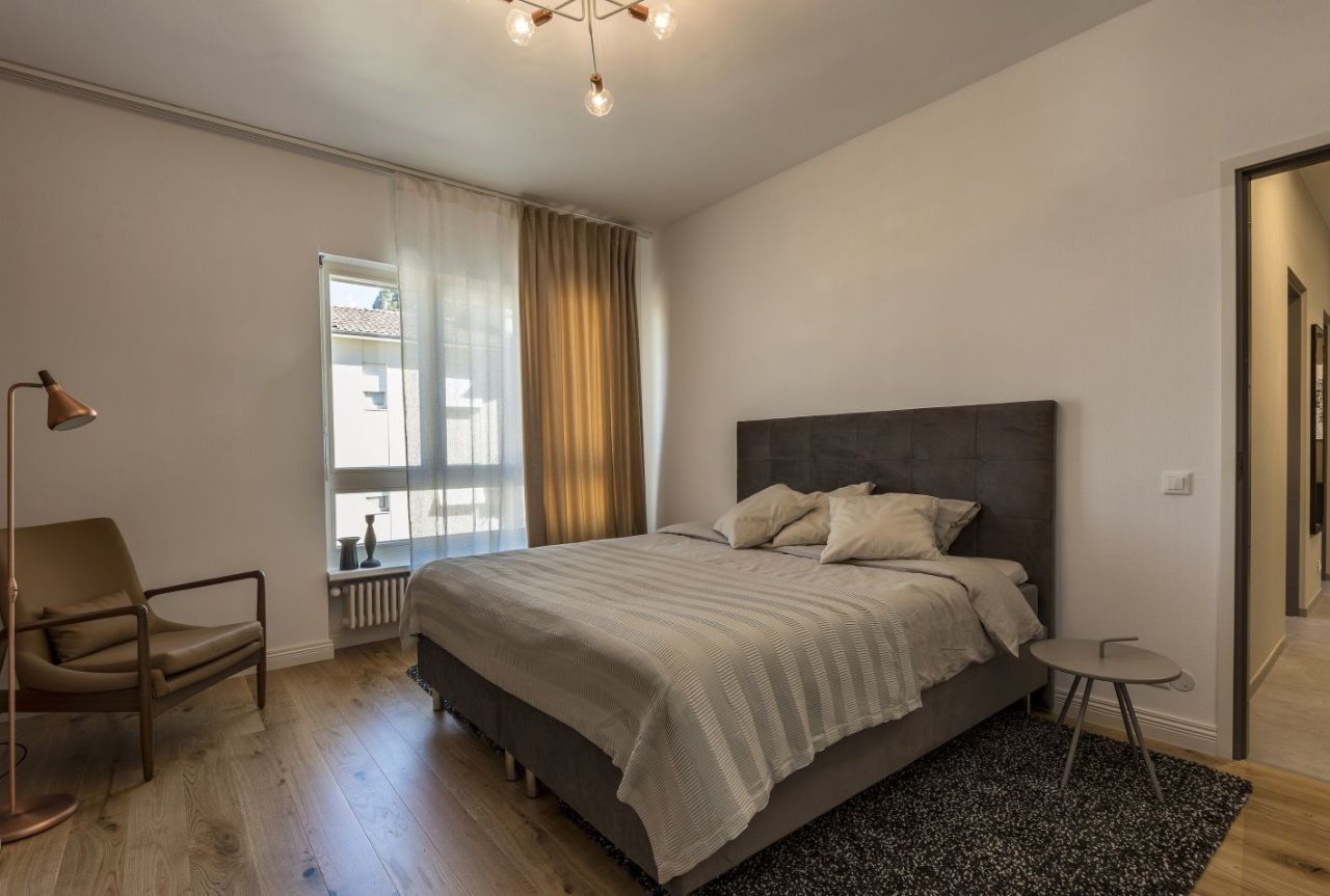 Квартира в Кампионе-д'Италия, Италия, 81 м² - фото 12