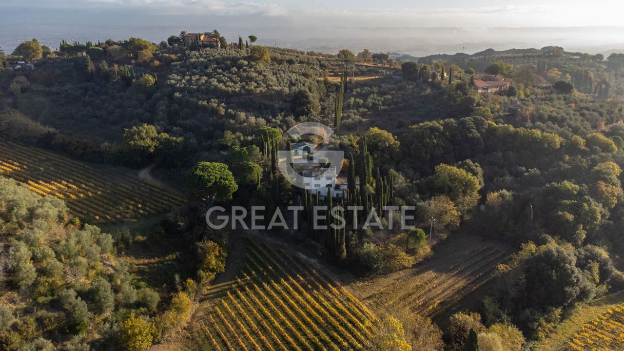 Дом в Монтепульчано, Италия, 405.2 м² - фото 1