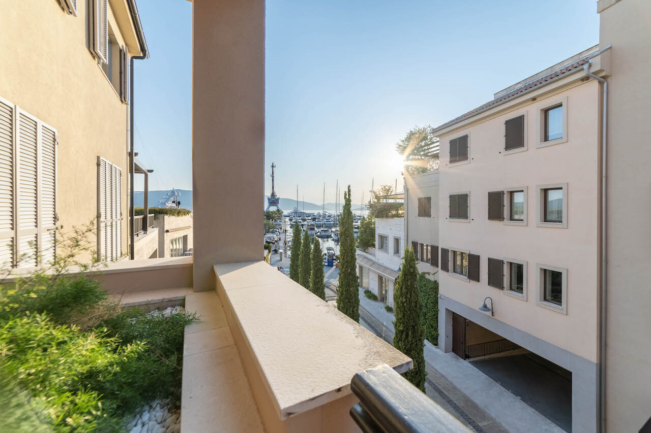 Квартира в Тивате, Черногория, 201 м² - фото 13