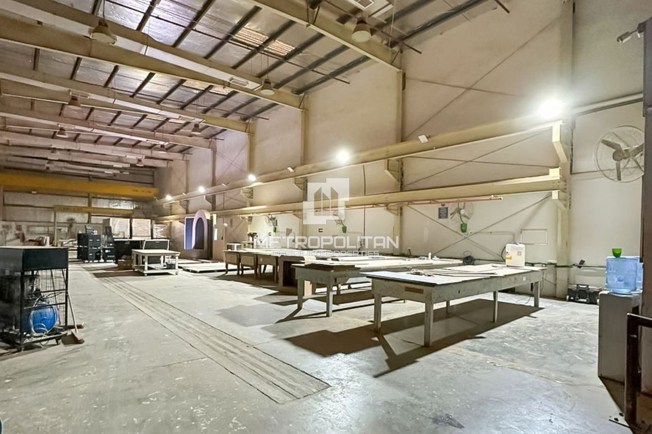 Коммерческая недвижимость в Дубае, ОАЭ, 5 889 м² - фото 1