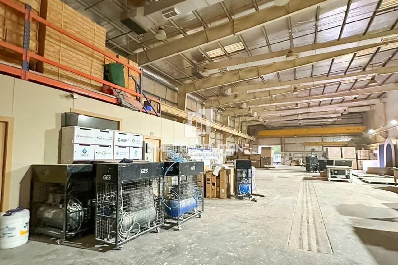 Коммерческая недвижимость в Дубае, ОАЭ, 5 889 м² - фото 2