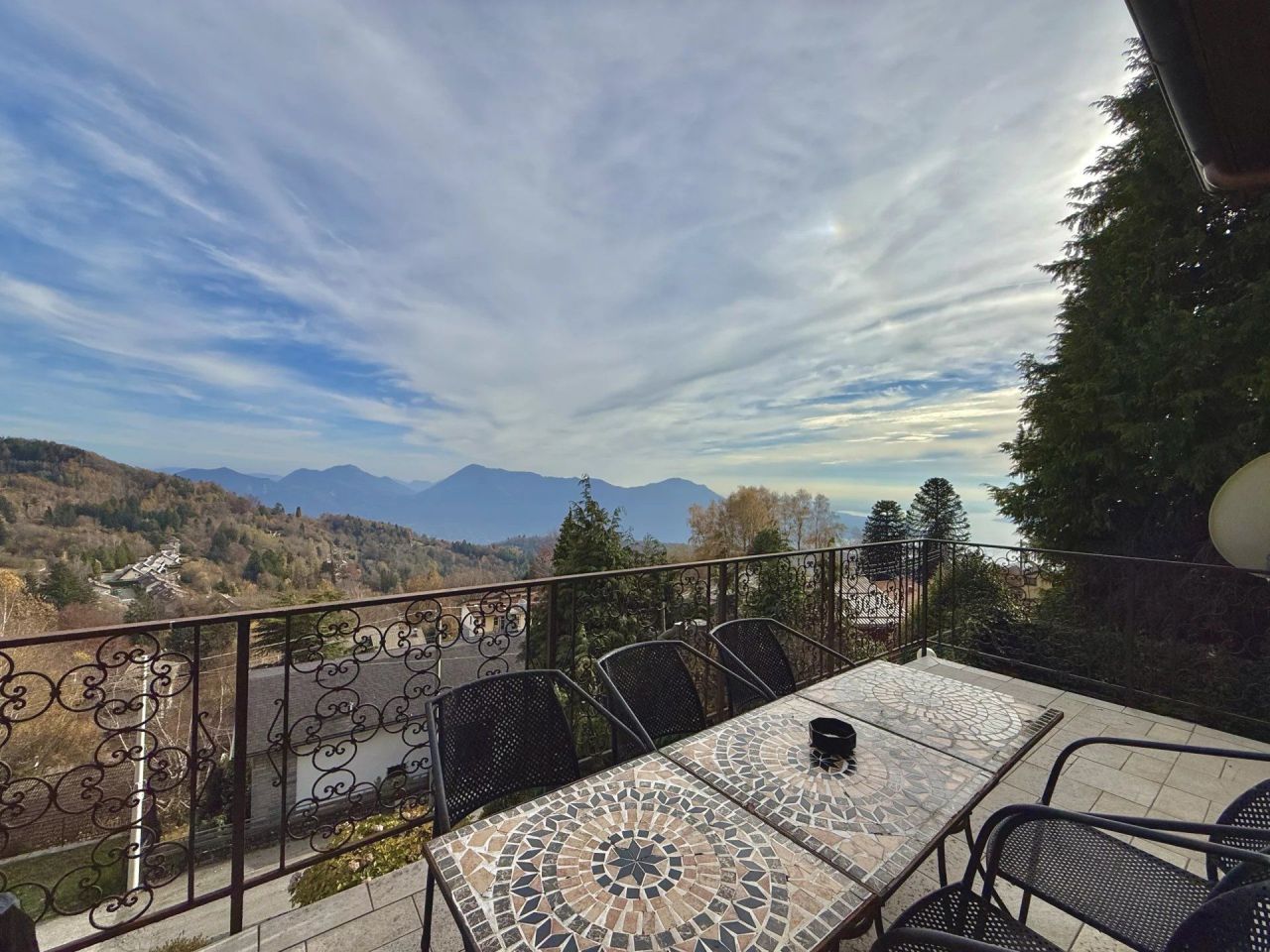 Вилла в Вербании, Италия, 209 м² - фото 1