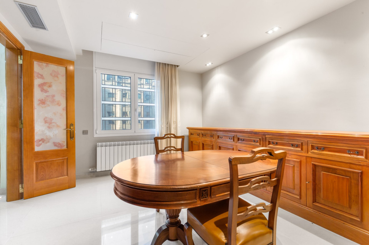 Квартира в Барселоне, Испания, 245 м² - фото 9