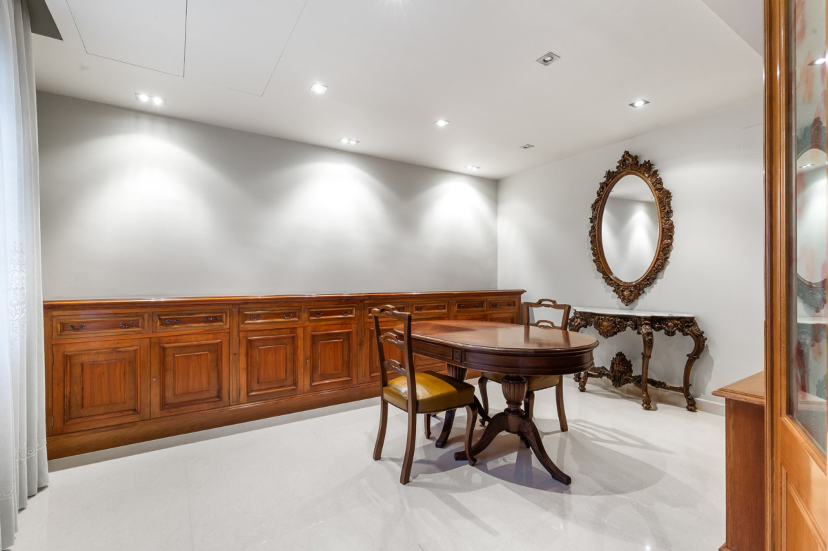 Квартира в Барселоне, Испания, 245 м² - фото 13