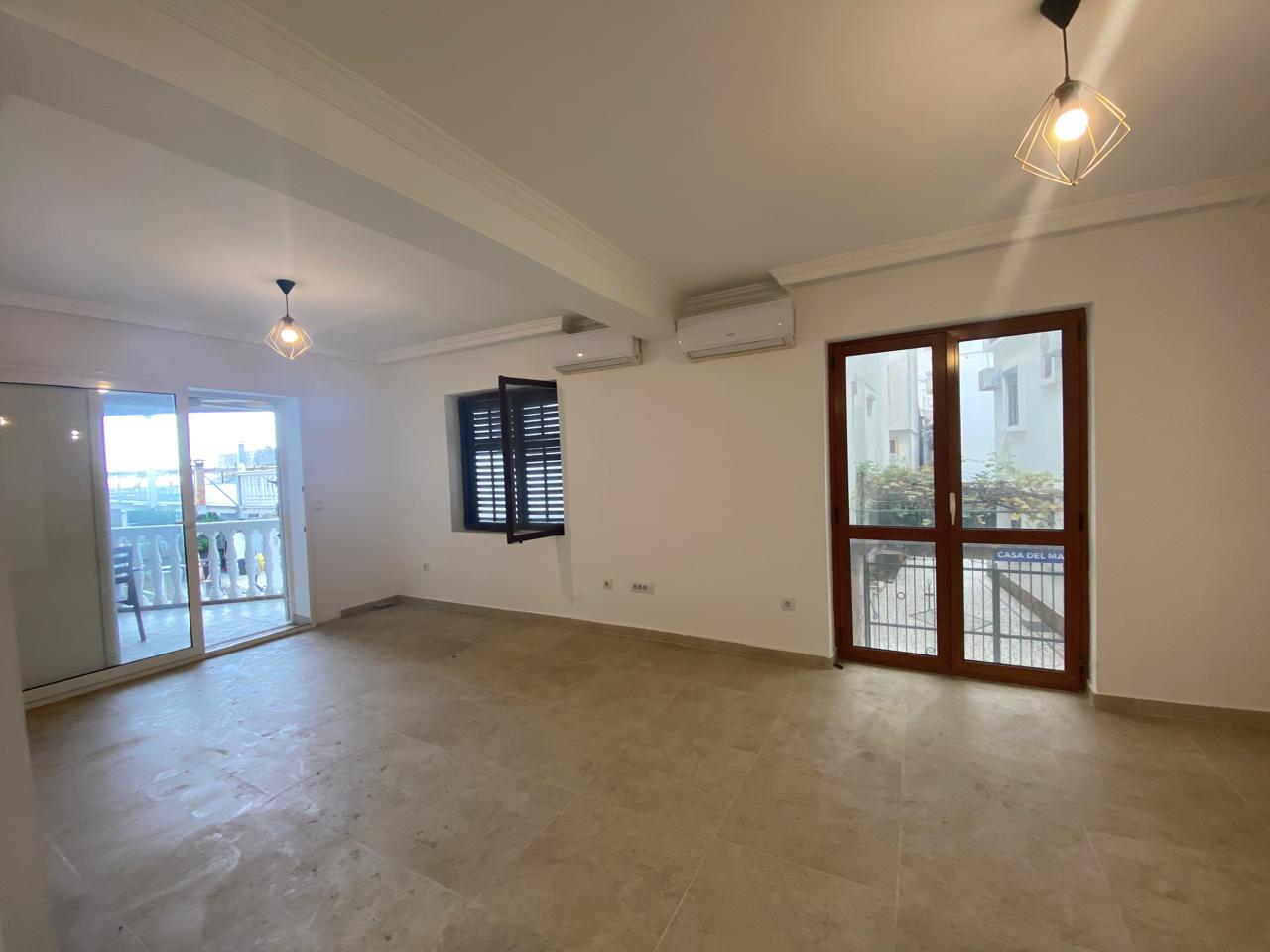 Коммерческая недвижимость в Улцине, Черногория, 400 м² - фото 2