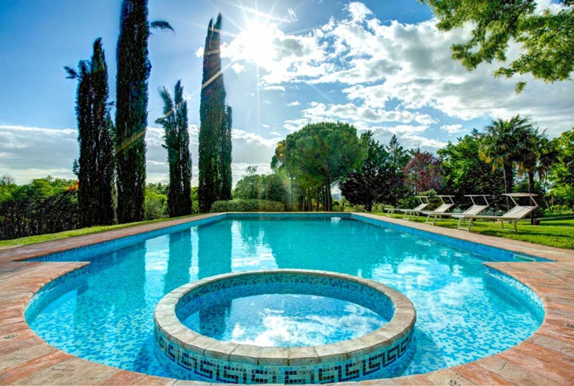 Вилла в Джове, Италия, 350 м² - фото 1