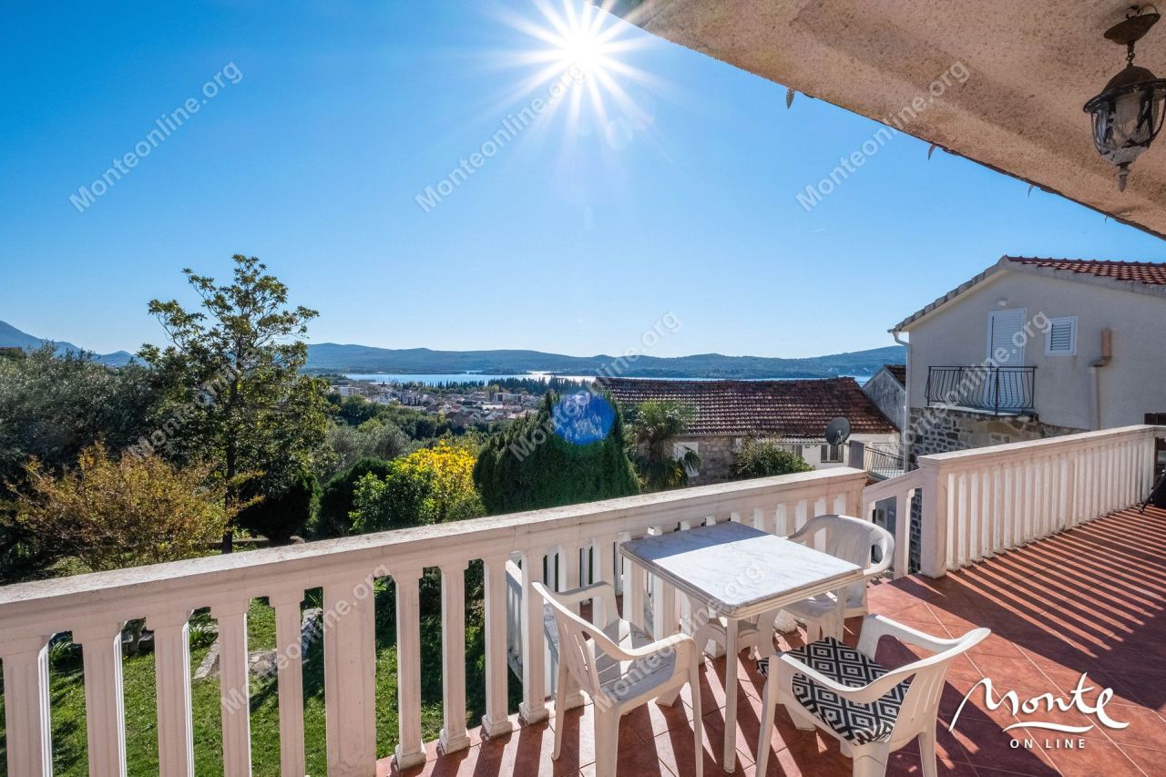 Вилла в Тивате, Черногория, 153 м² - фото 2