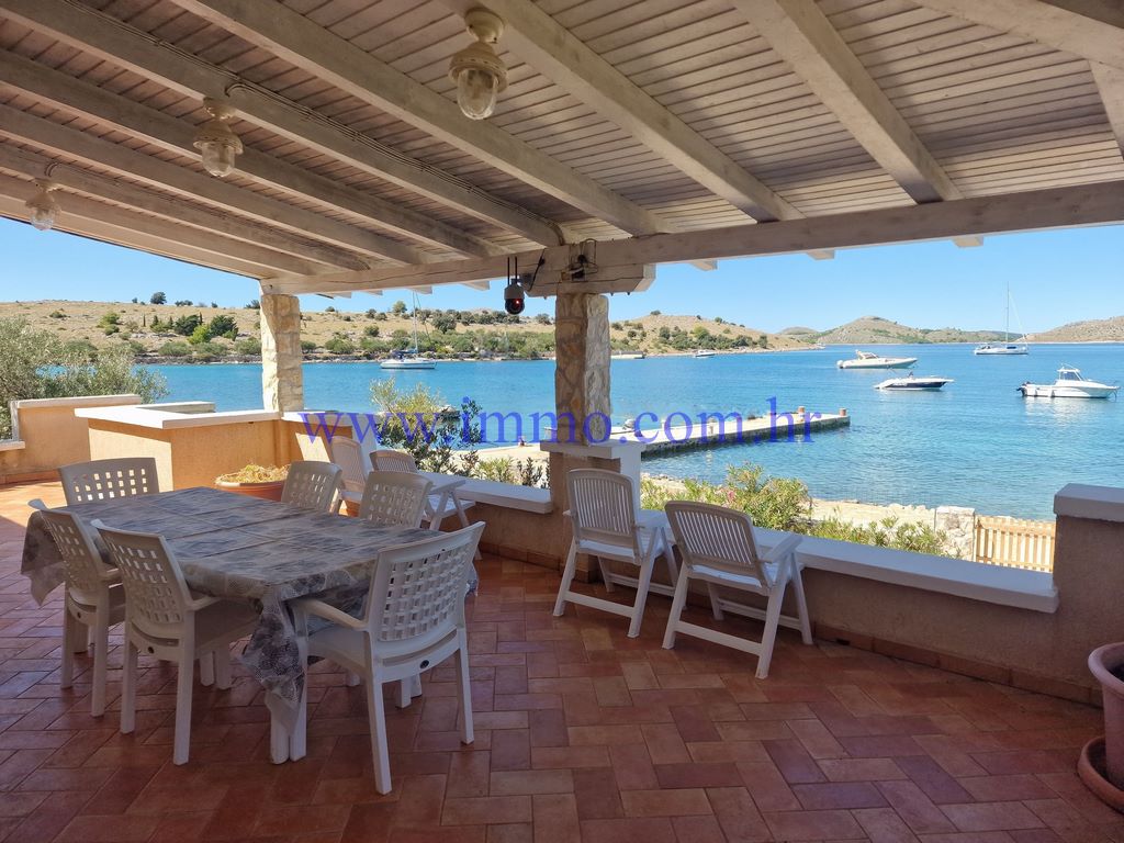 Коттедж в Задаре, Хорватия, 250 м² - фото 1