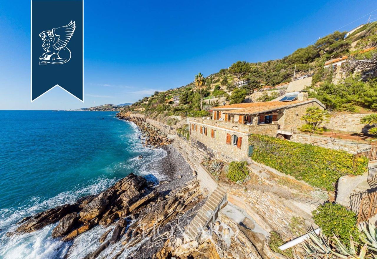 Вилла в Империи, Италия, 350 м² - фото 1