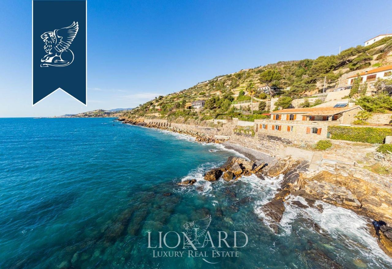 Вилла в Империи, Италия, 350 м² - фото 2