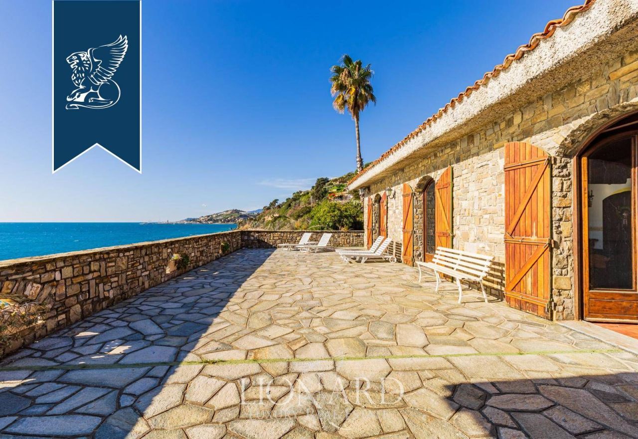 Вилла в Империи, Италия, 350 м² - фото 13