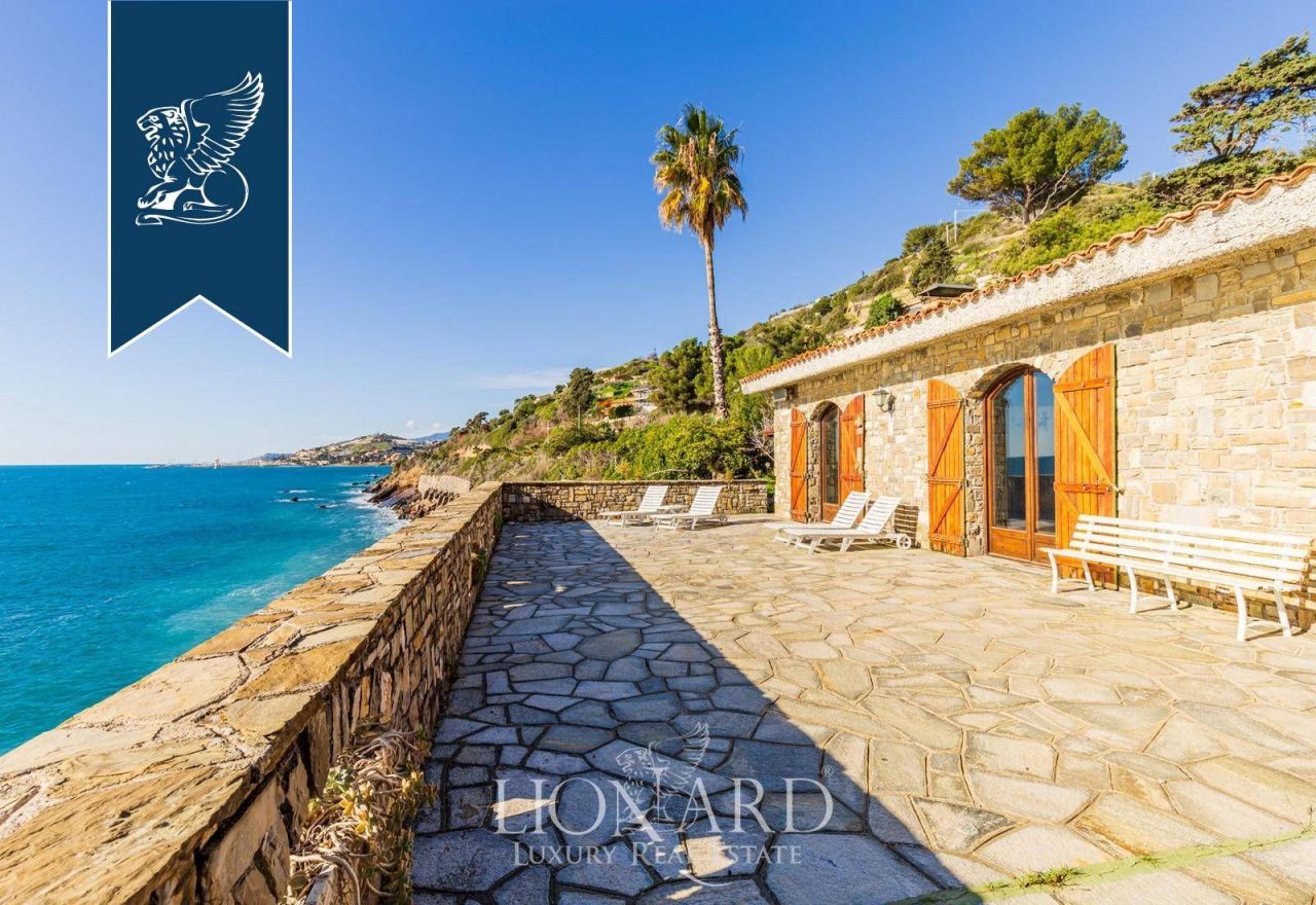 Вилла в Империи, Италия, 350 м² - фото 15