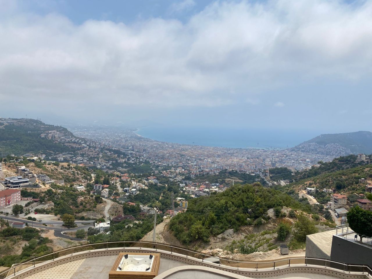 Вилла в Алании, Турция, 1 000 м² - фото 1