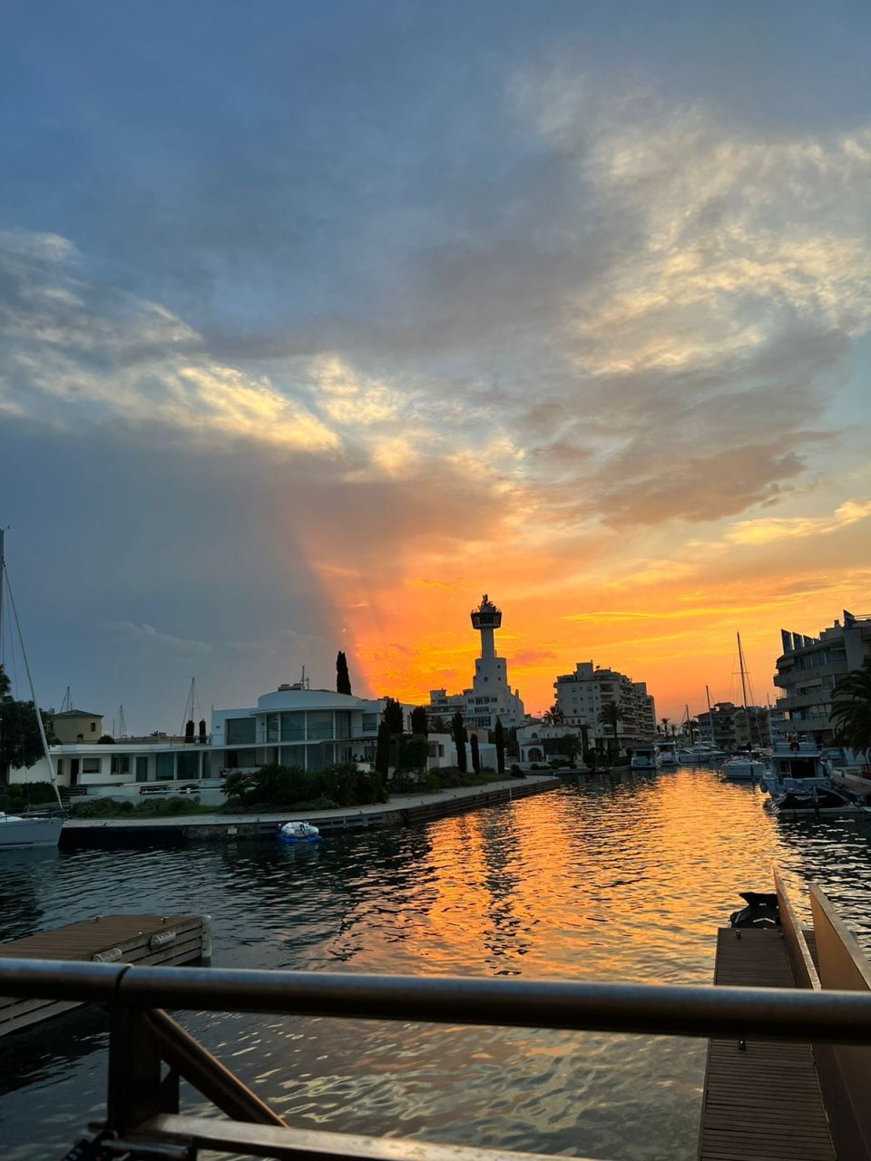 Дом в Кастельон-де-Ампурьясе, Испания, 248.2 м² - фото 1