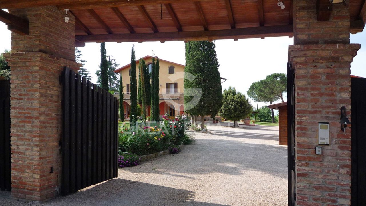 Дом в Кортоне, Италия, 830 м² - фото 4