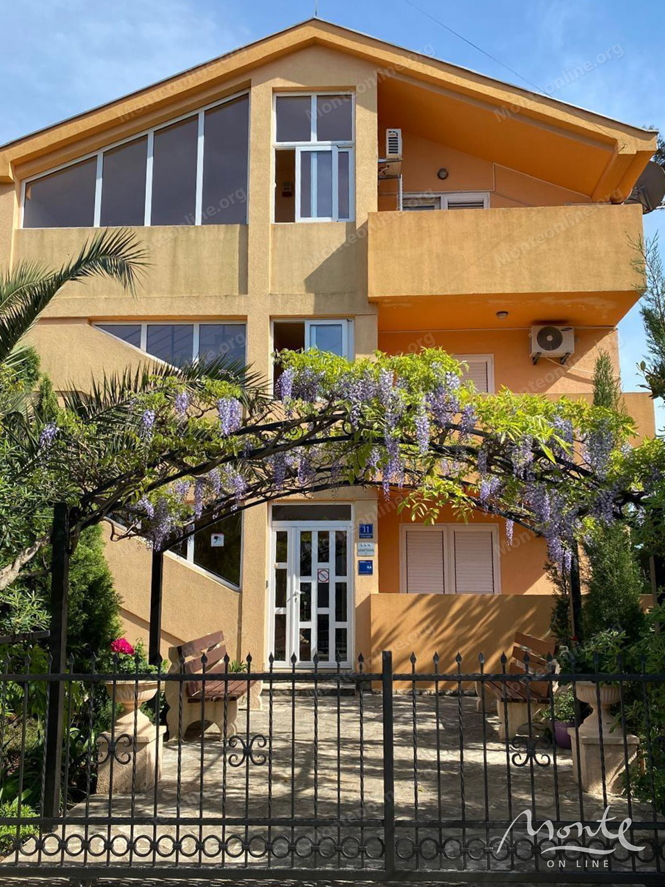 Отель, гостиница в Радовичах, Черногория, 388 м² - фото 2