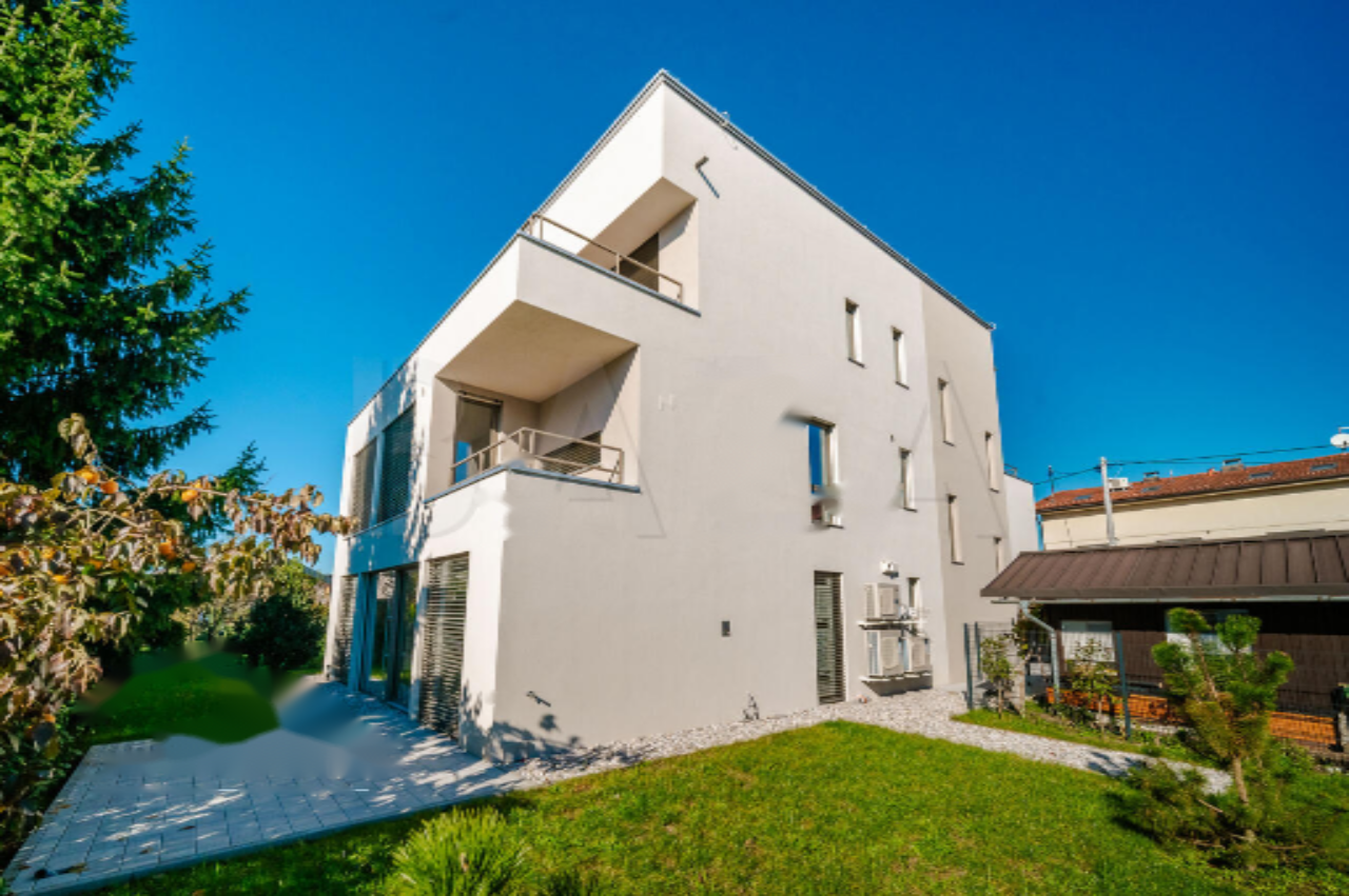 Дом в Любляне, Словения, 593 м² - фото 1