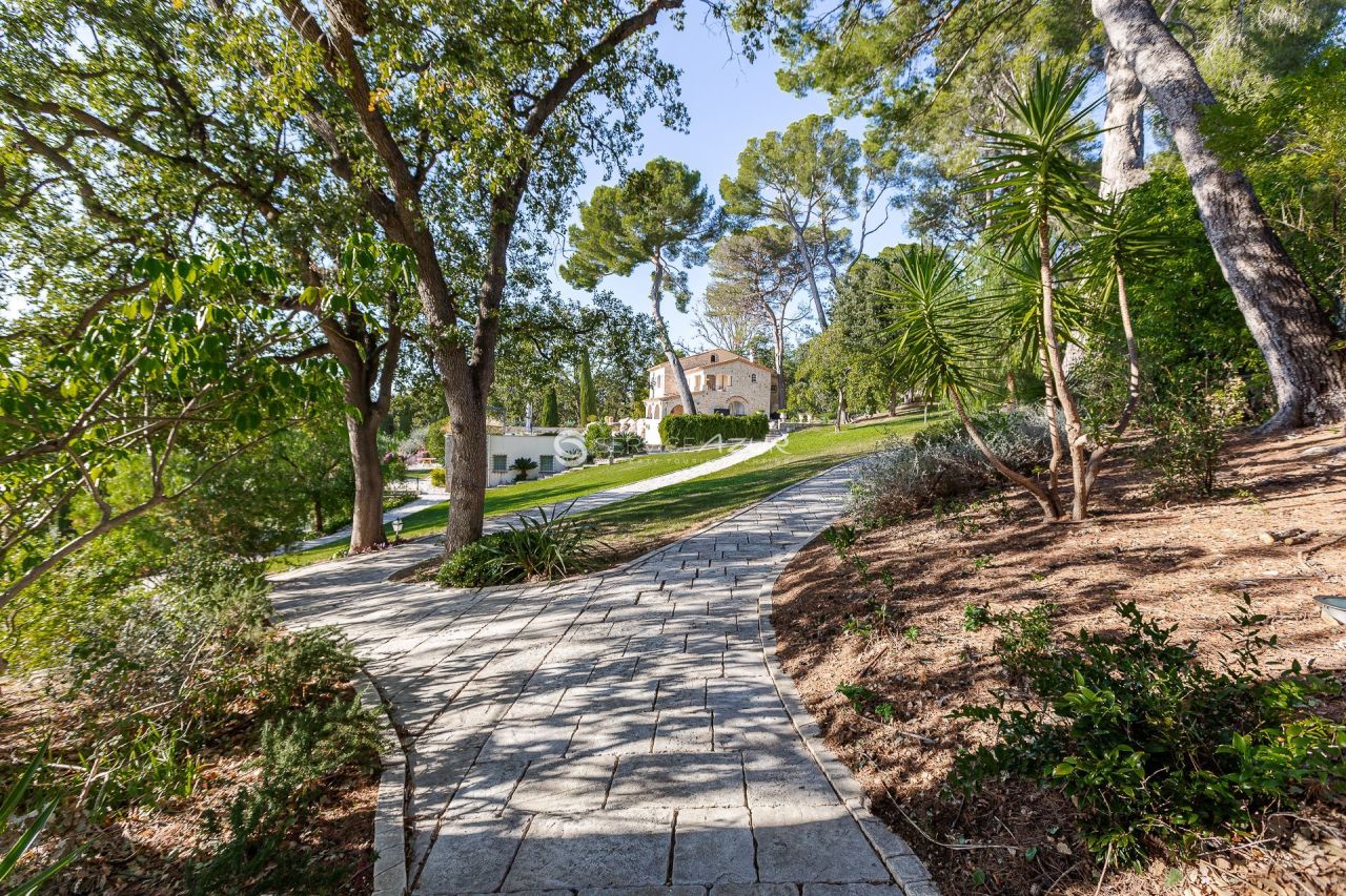 Вилла в Мужене, Франция, 800 м² - фото 17