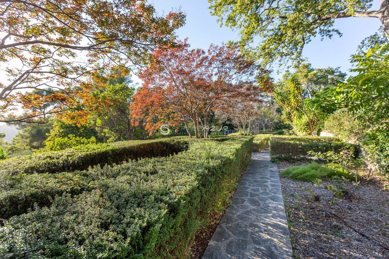 Вилла в Мужене, Франция, 800 м² - фото 19