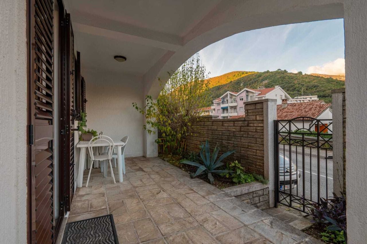 Квартира в Будве, Черногория, 102 м² - фото 2