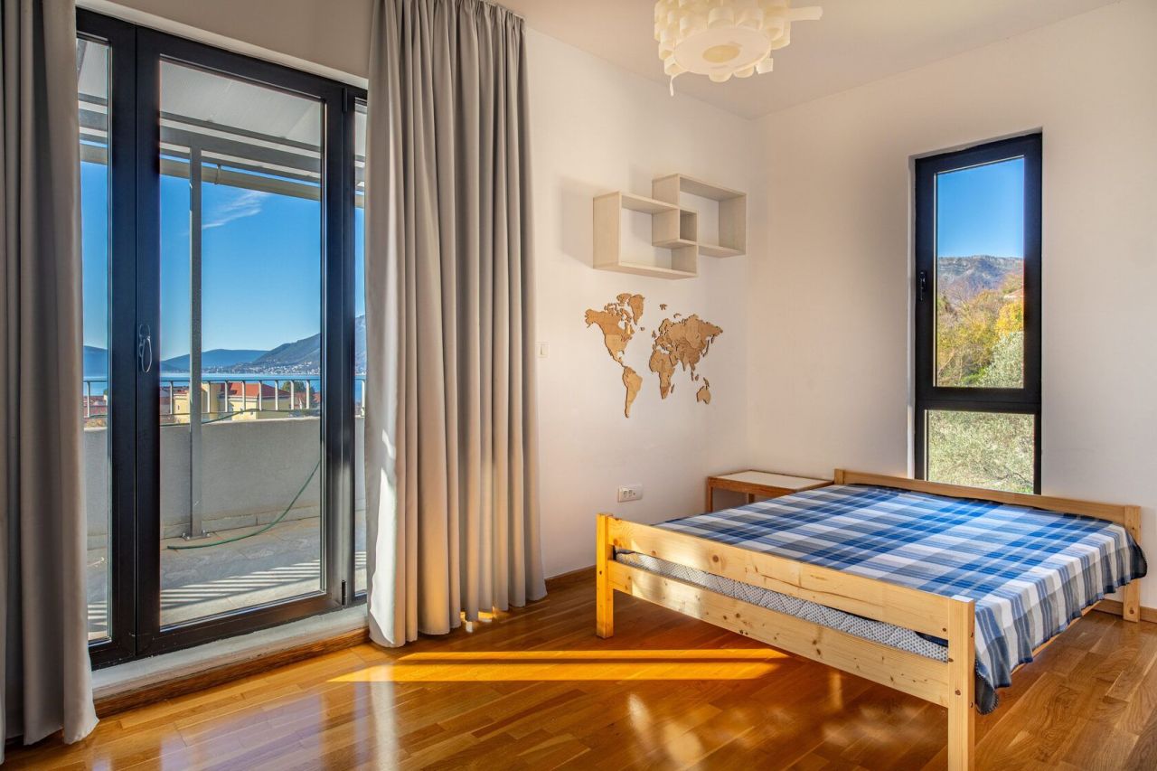 Квартира в Тивате, Черногория, 129 м² - фото 11